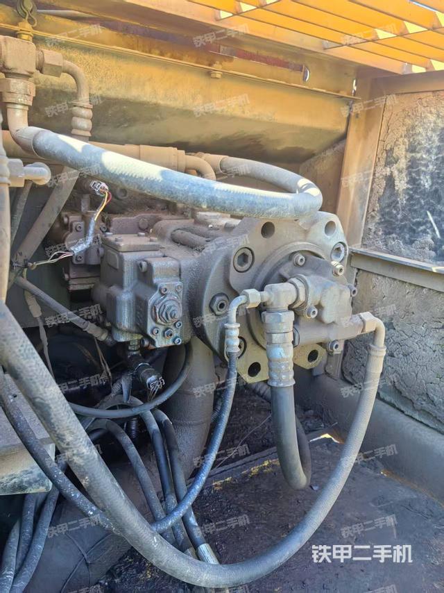 液壓泵艙室正面整體（整機(jī)外觀）