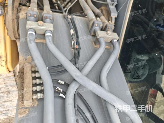 大臂背部俯视（工作和回转装置）