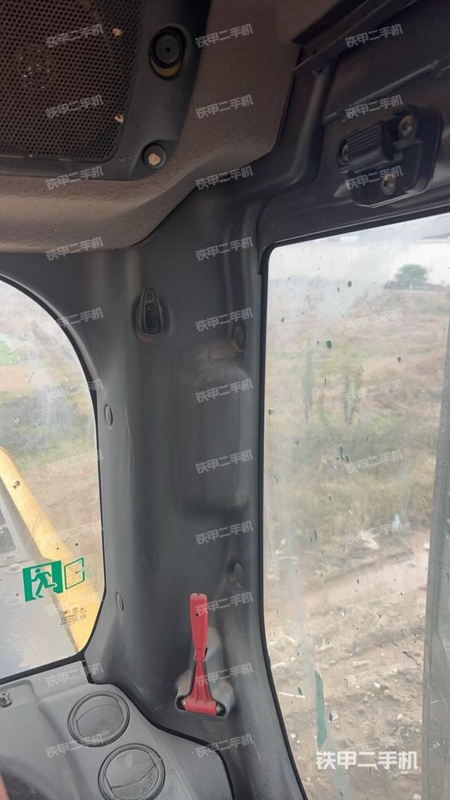 座椅右侧控制台/钥匙门/油门/含右手柄（驾驶室部分）