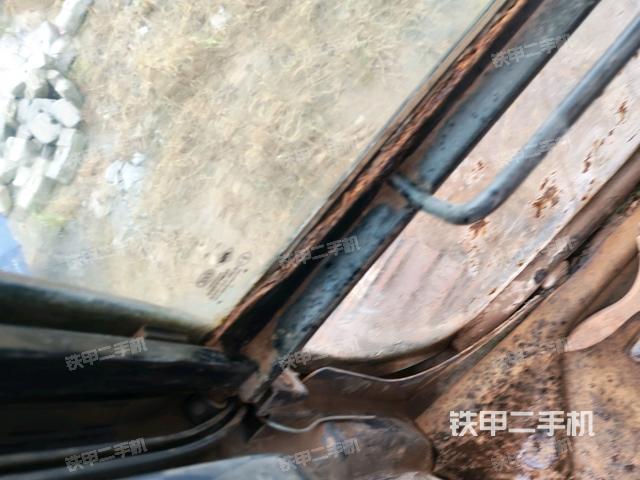 后窗玻璃角标（驾驶室部分）