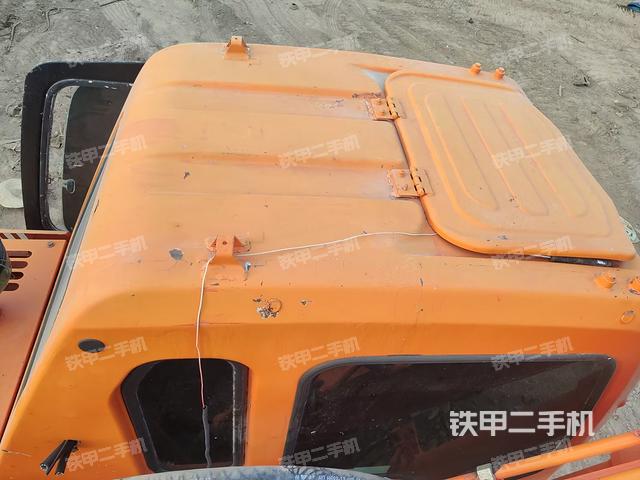 駕駛室頂部（整機外觀）