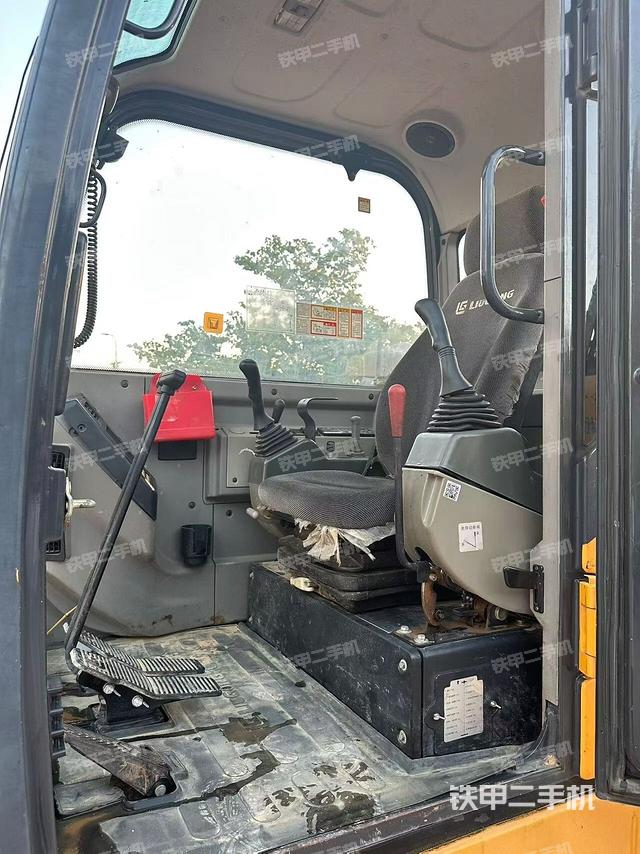 駕駛室整體（整機(jī)外觀）