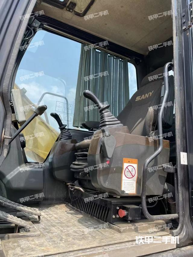 駕駛室整體（整機(jī)外觀）