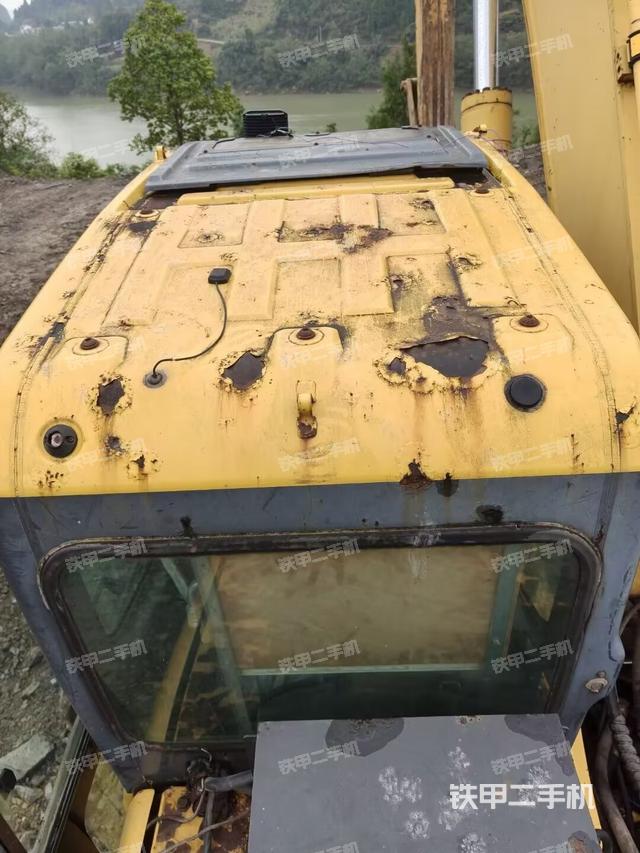 駕駛室頂部（整機外觀）