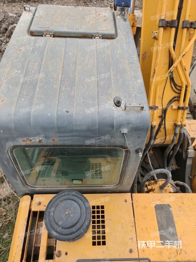 駕駛室頂部（整機外觀）