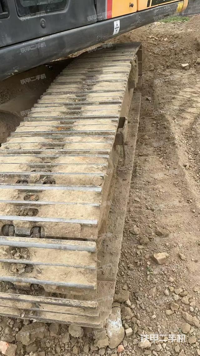 單側(cè)履帶整體（整機(jī)外觀）