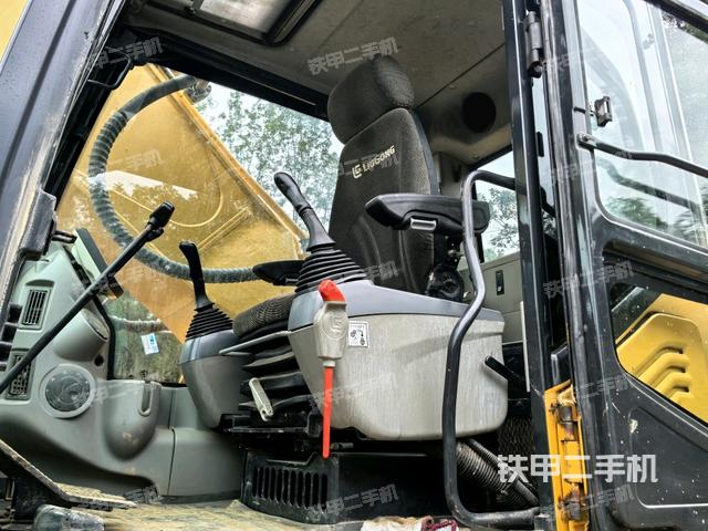 座椅后部（驾驶室部分）