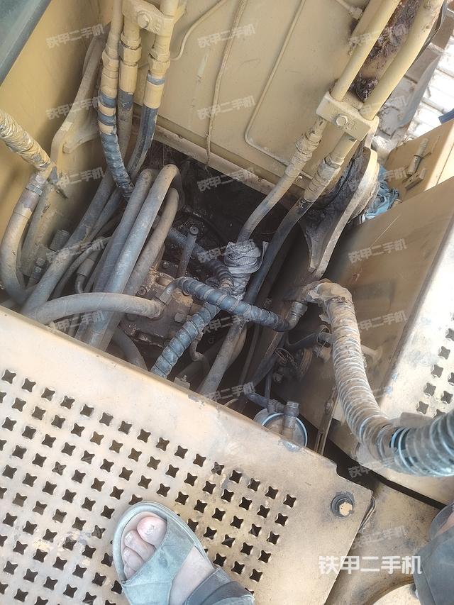 回轉(zhuǎn)馬達(dá)和主控閥（整機外觀）