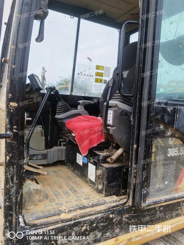 驾驶室整体（整机外观）