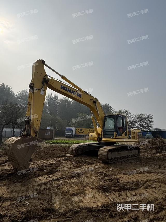 小松PC240LC-8M0挖掘机