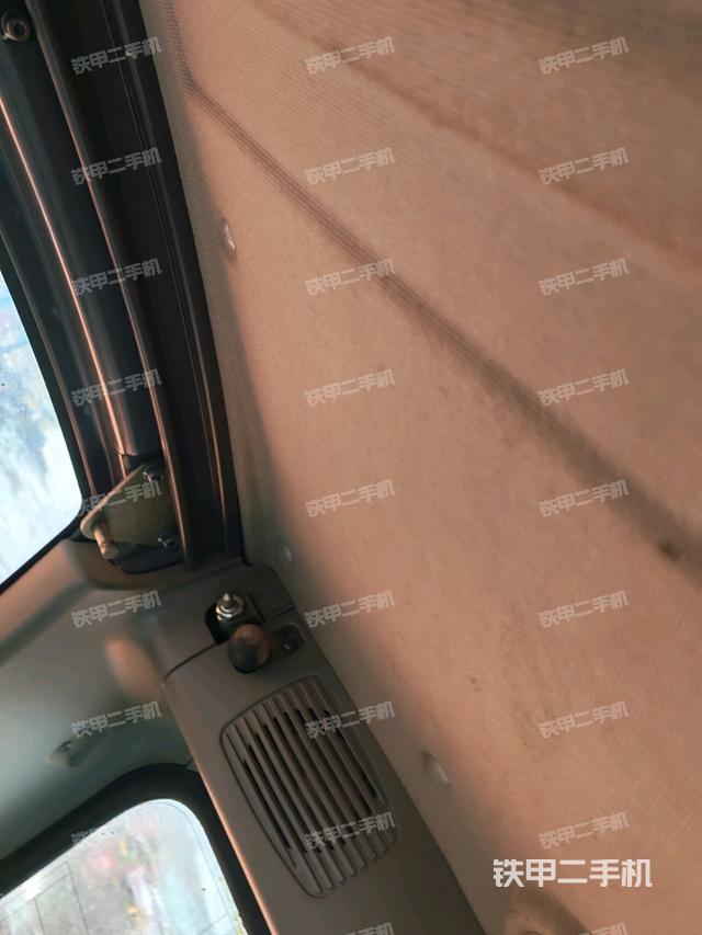 左后方玻璃角标（驾驶室部分）