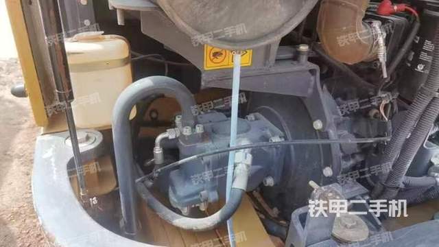 回轉(zhuǎn)馬達(dá)和主控閥（整機(jī)外觀）