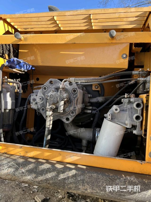 液压泵舱室正面整体（整机外观）