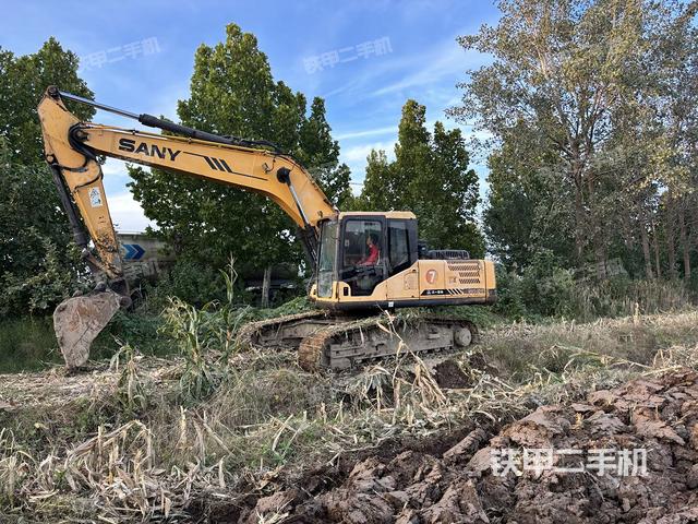 三一重工SY215C挖掘机
