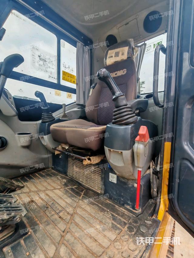 駕駛室整體（整機外觀）