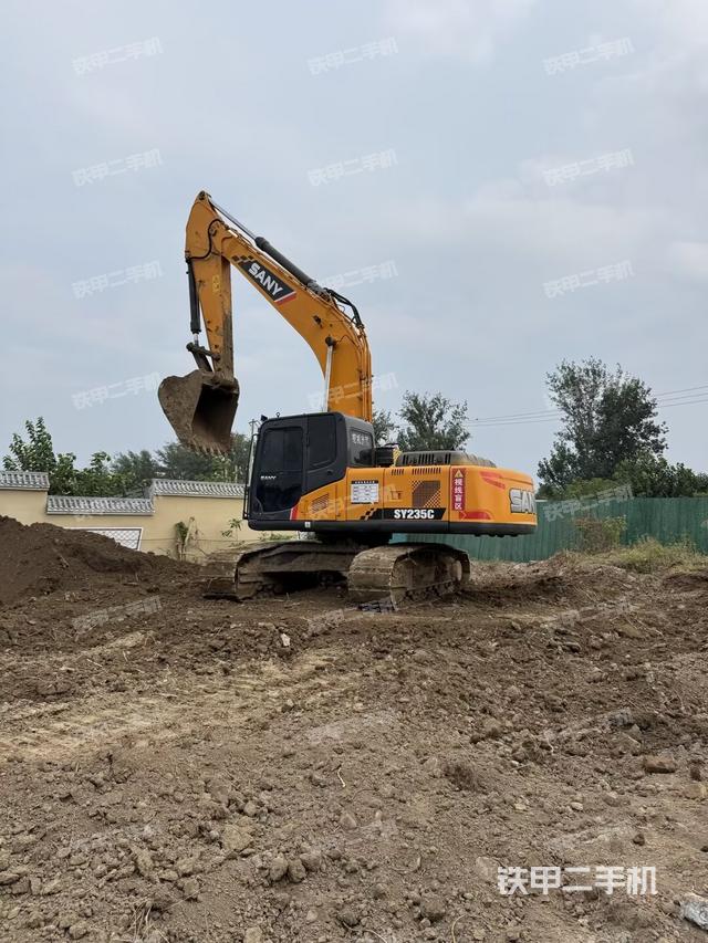 三一重工SY235C挖掘机