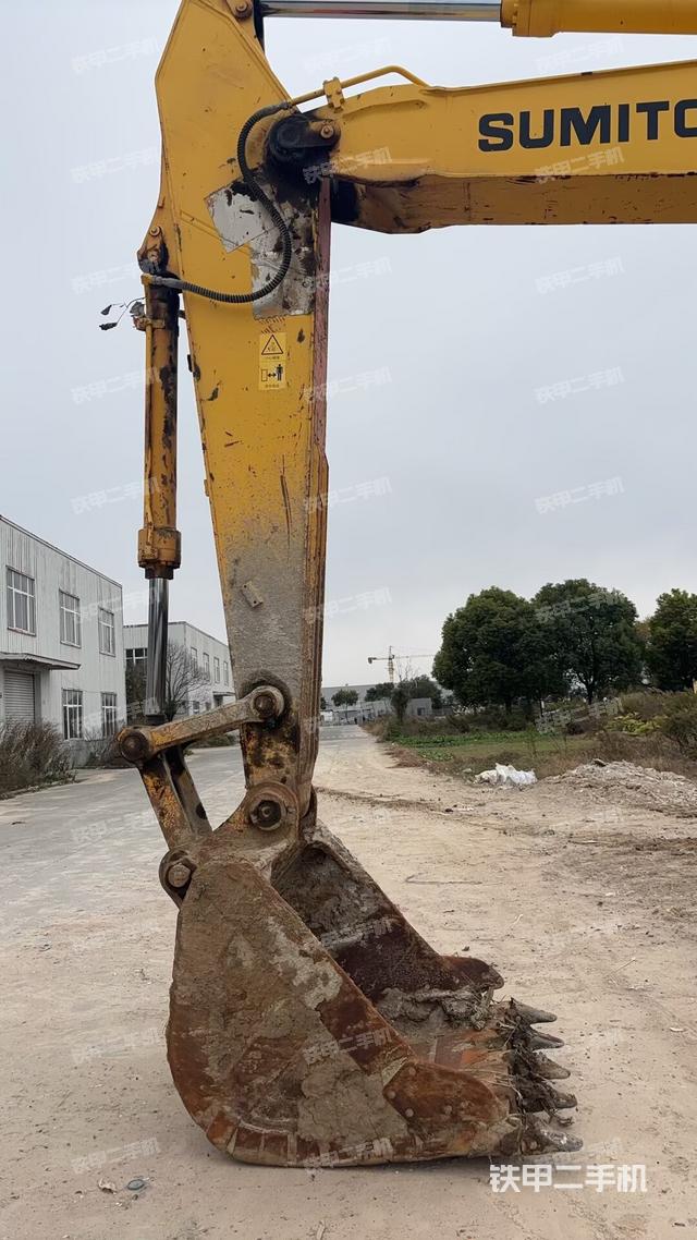 大臂油缸整体 竖拍（工作和回转装置）