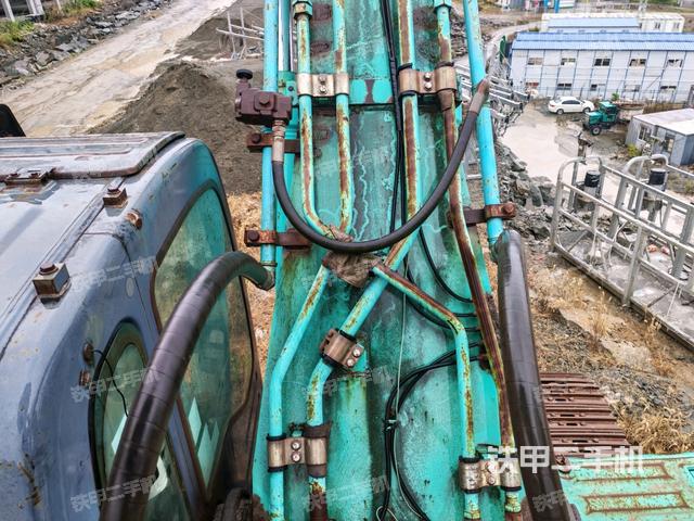 大臂背部俯视（工作和回转装置）