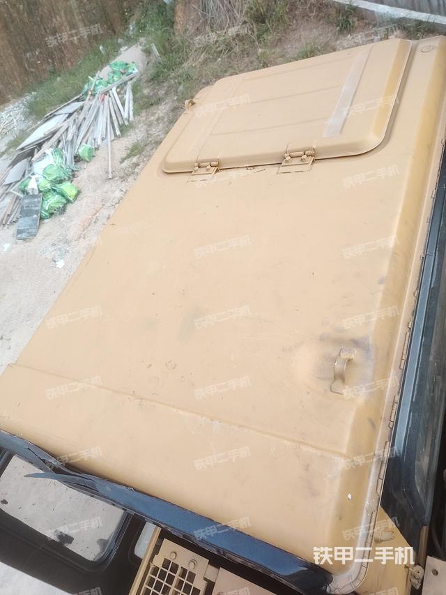 駕駛室頂部（整機外觀）