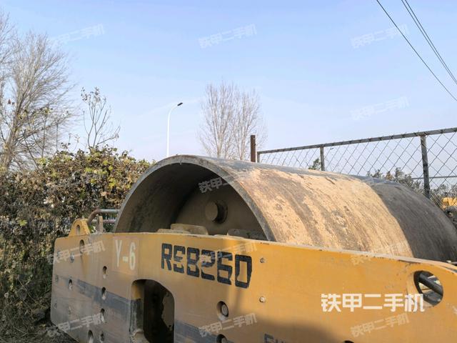 前轮右侧减震块连接及部件（压路机前后车架）