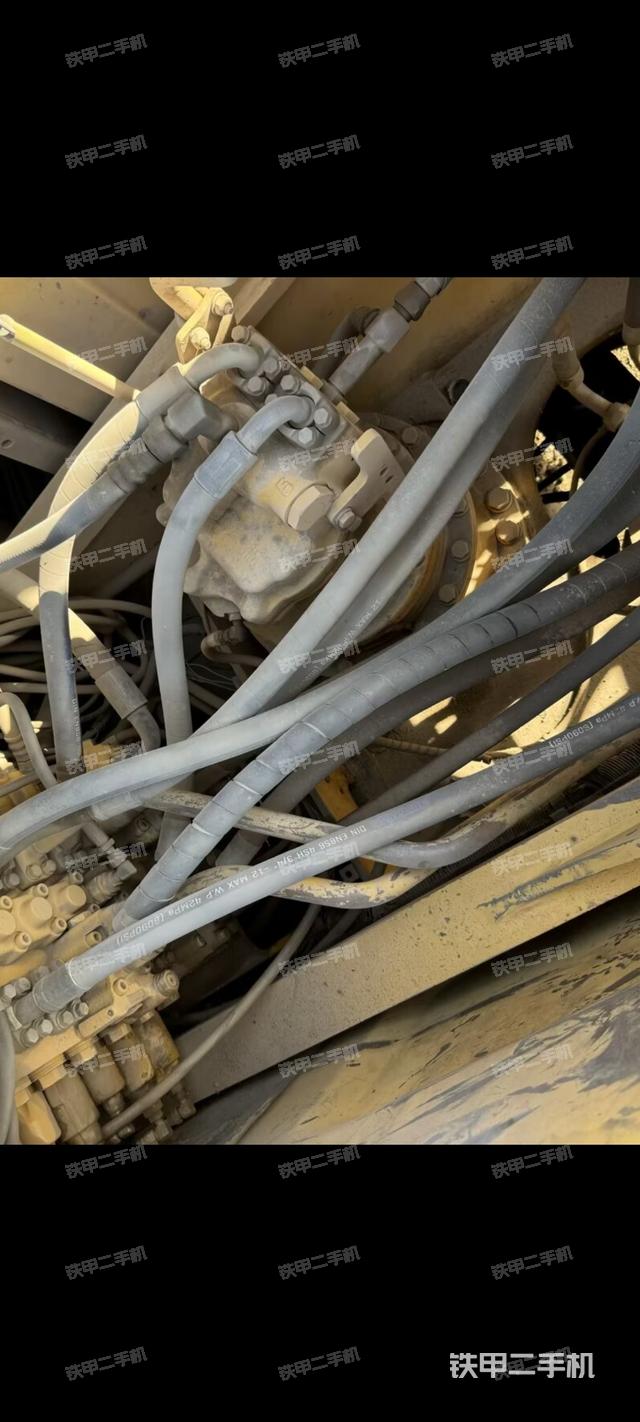 回转马达和主控阀（整机外观）