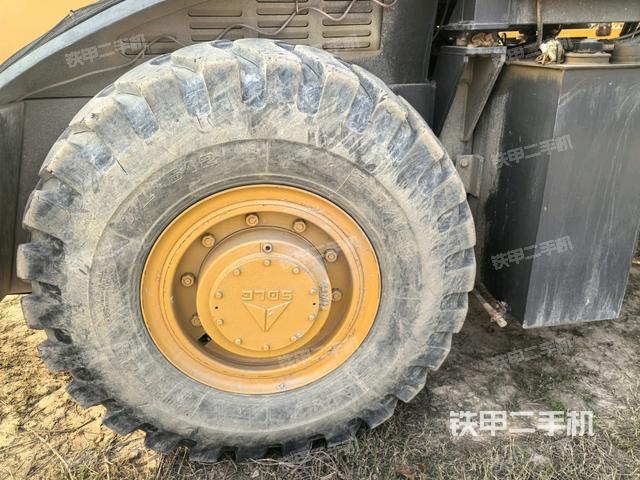 前轮左侧减震块连接及部件（压路机前后车架）