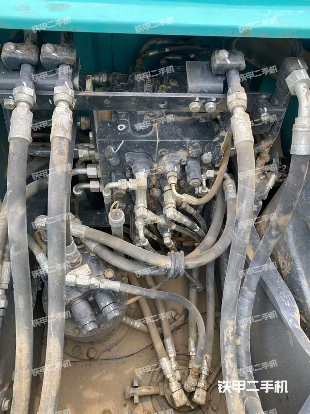 回轉(zhuǎn)馬達和主控閥（整機外觀）