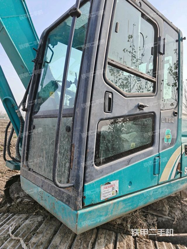 驾驶室整体（整机外观）