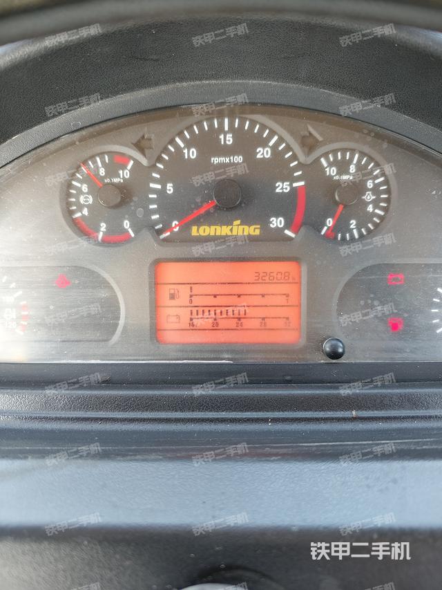 駕駛室工作臺(tái)（整機(jī)外觀及大件）