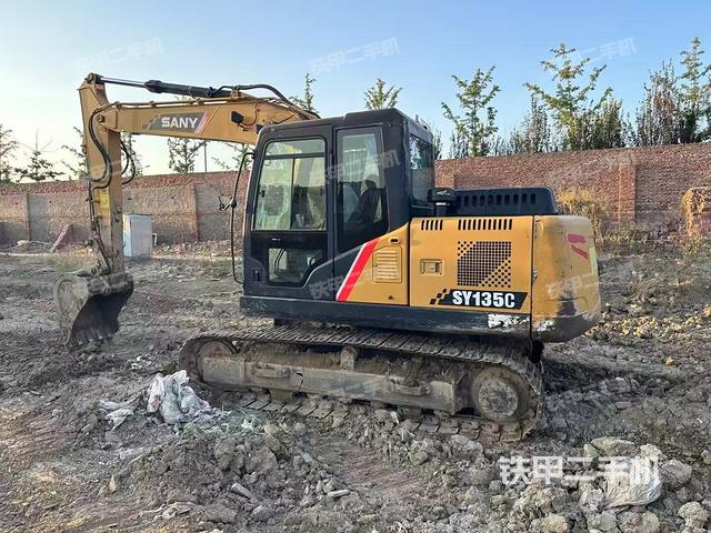三一重工SY135C-10挖掘机