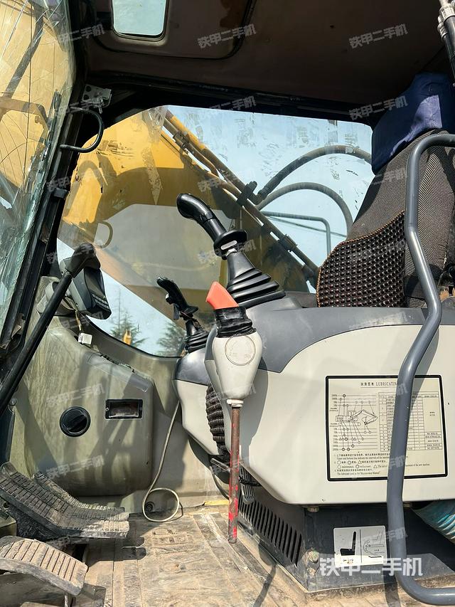 駕駛室整體（整機外觀）