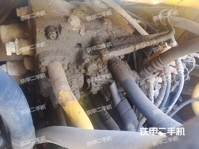 回轉(zhuǎn)馬達(dá)和主控閥（整機(jī)外觀）