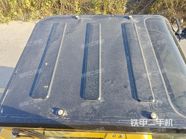 驾驶室顶部（整机外观）