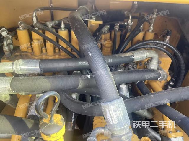 回轉(zhuǎn)馬達和主控閥（整機外觀）