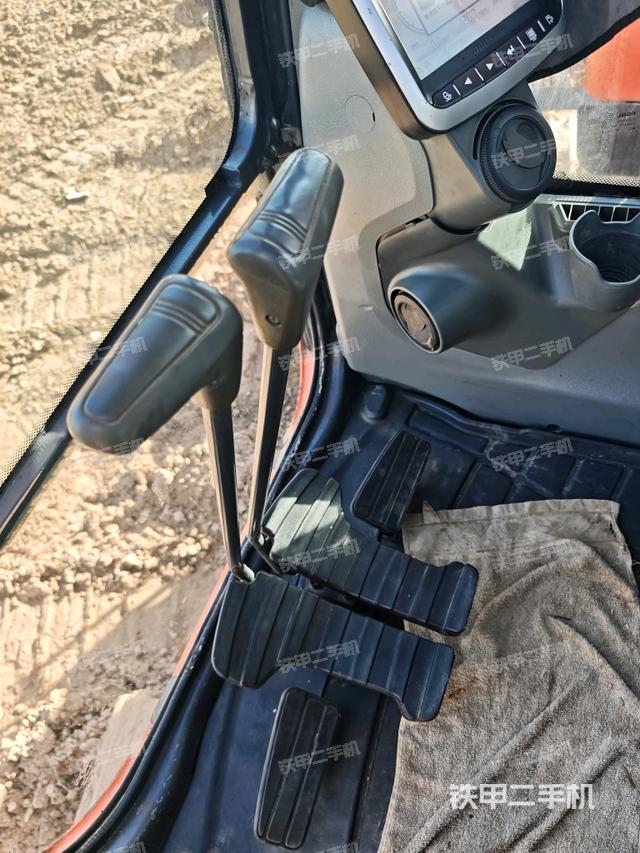 駕駛室左前45度（駕駛室部分）