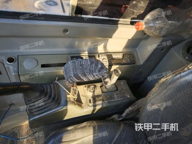 座椅右侧控制台/钥匙门/油门/含右手柄（驾驶室部分）