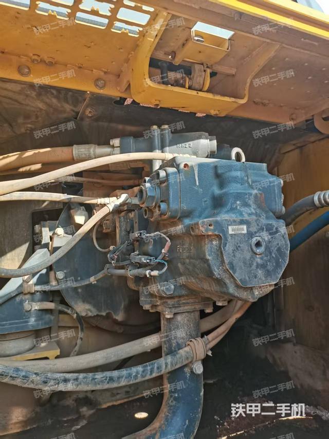 液壓泵艙室正面整體（整機(jī)外觀）