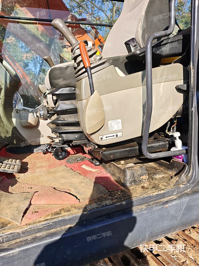 單側(cè)履帶整體（整機(jī)外觀）