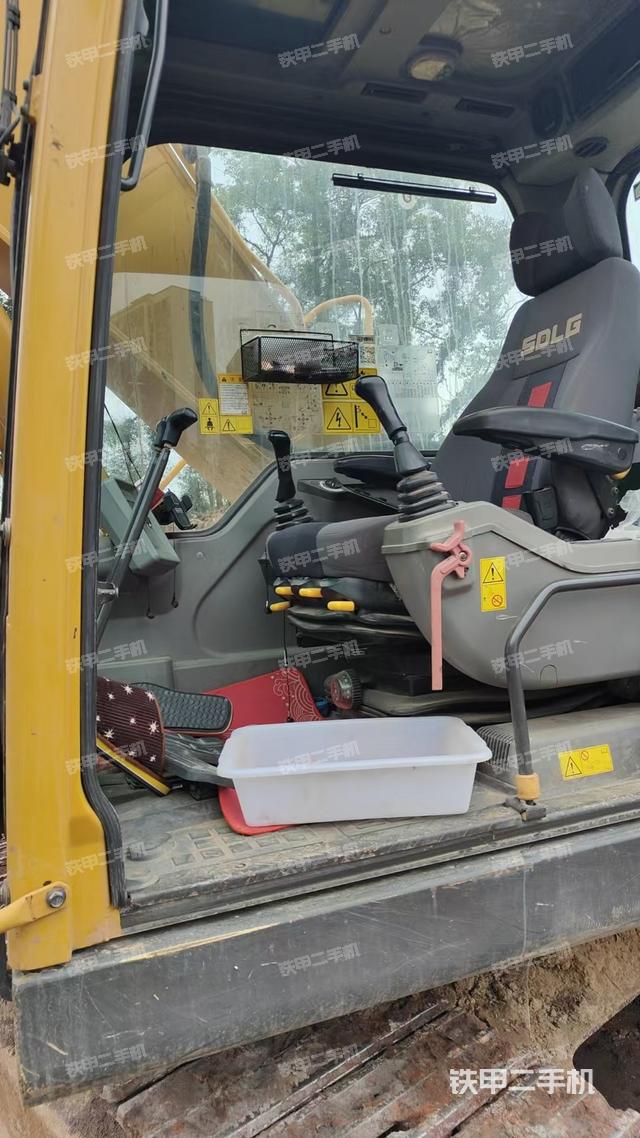 駕駛室整體（整機外觀）