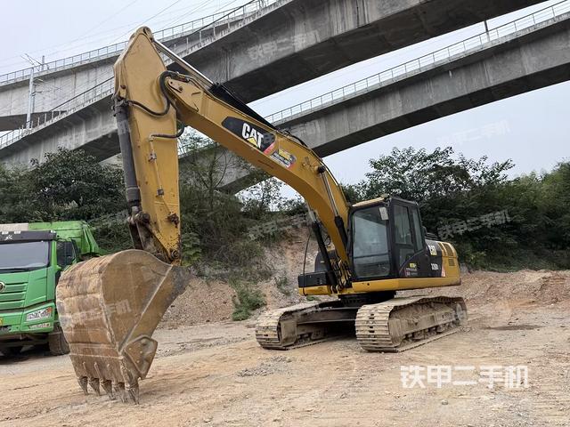 卡特彼勒323D2L挖掘機(jī)