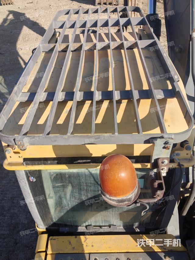 驾驶室顶部（整机外观）