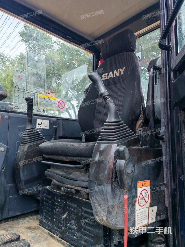 驾驶室整体（整机外观）