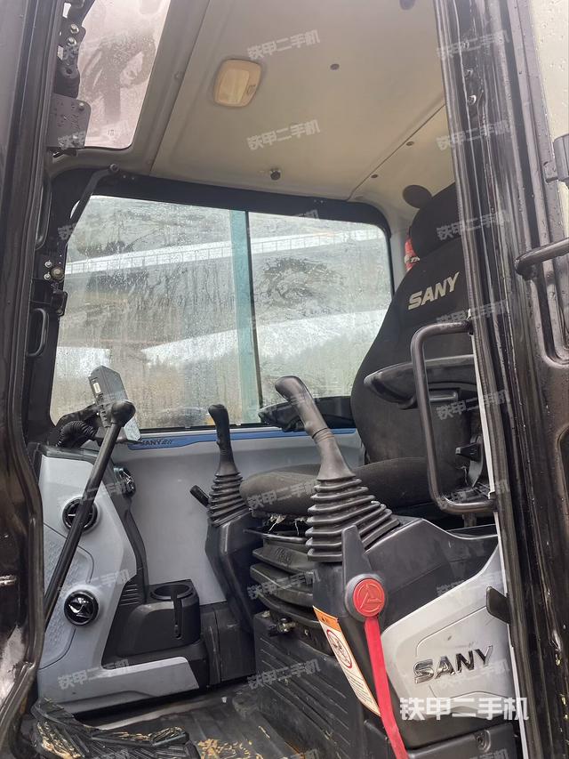 驾驶室顶部（整机外观）