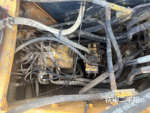 回轉(zhuǎn)馬達和主控閥（整機外觀）