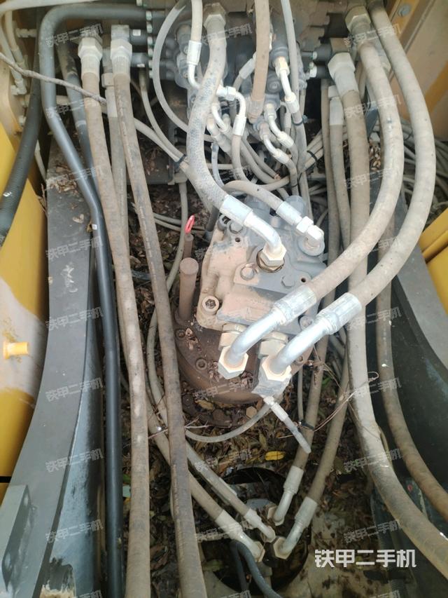 回轉馬達和主控閥（整機外觀）