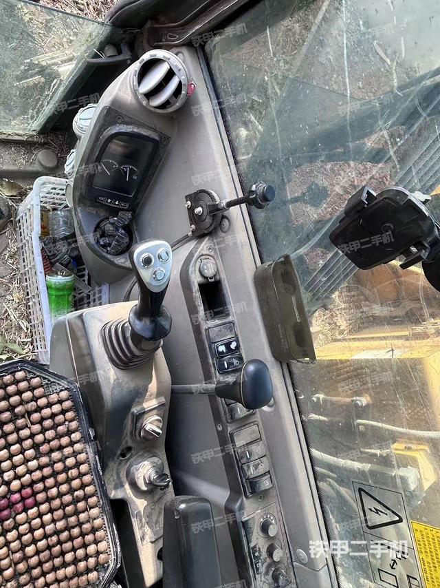 驾驶室整体（整机外观）