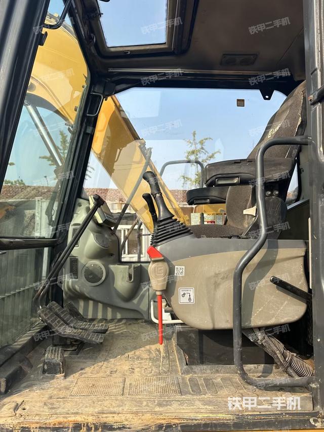 驾驶室整体（整机外观）