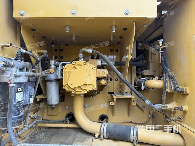 液壓泵艙室正面整體（整機(jī)外觀）