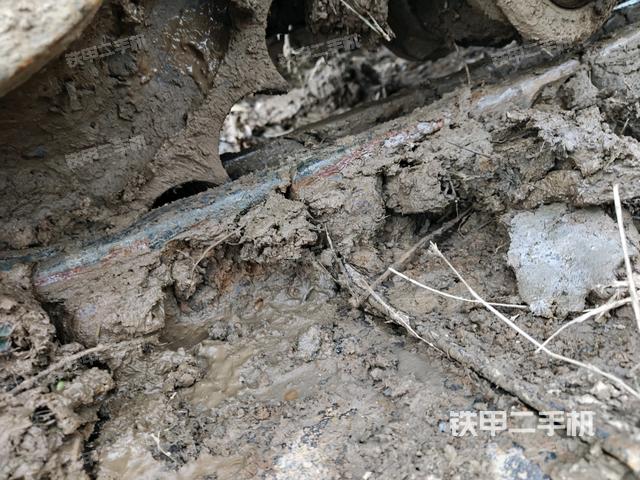 右驅(qū)動輪（行走機構(gòu)）