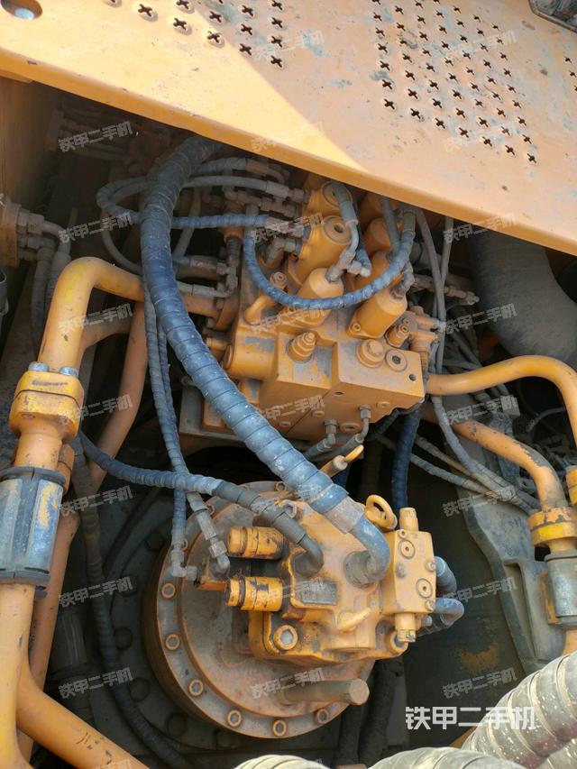 回转马达和主控阀（整机外观）